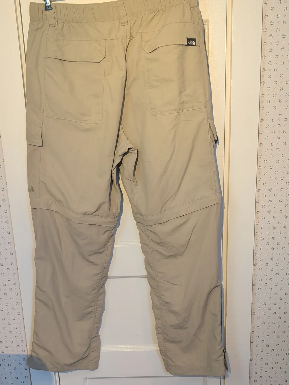 The North Face Men's Convertible Cargo Pants Shorts Khaki Medium Short Hiking